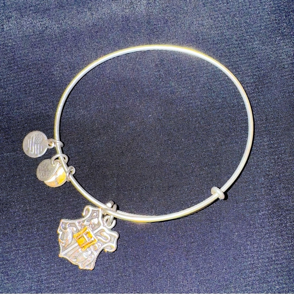 Harry Potter Hogwarts Crest bangle